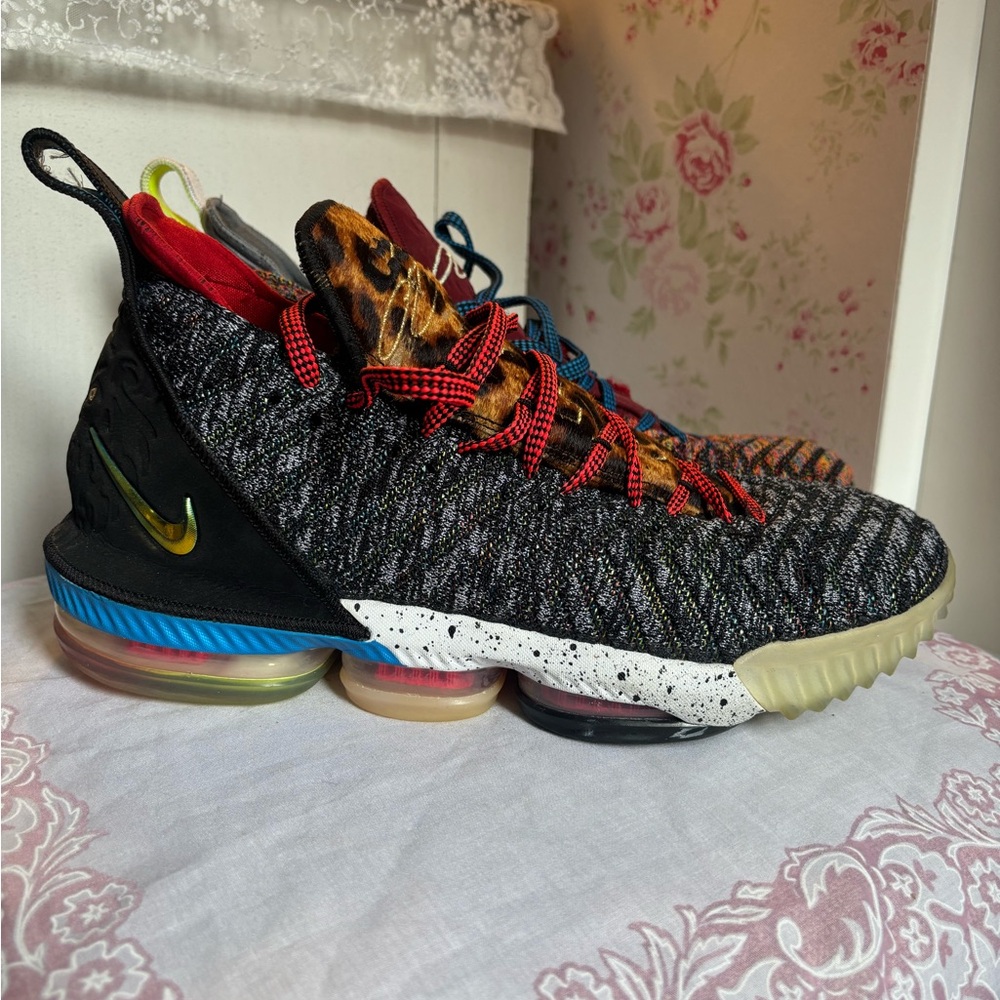 DS NIKE LEBRON 16 “WHAT THE” Basketball Shoes